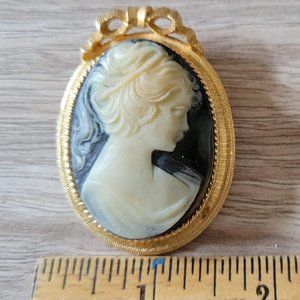 Vintage Gold Tone Signed Lisner Female Face Cameo Brooch Oval 2.5”